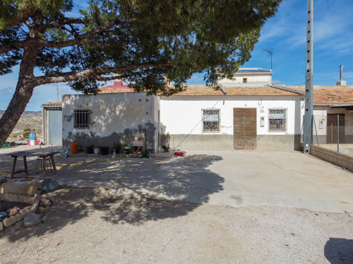 Image No.2-4 Bed Country House for sale