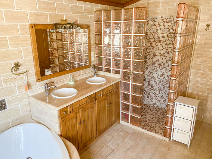 Image No.20-6 Bed Country House for sale