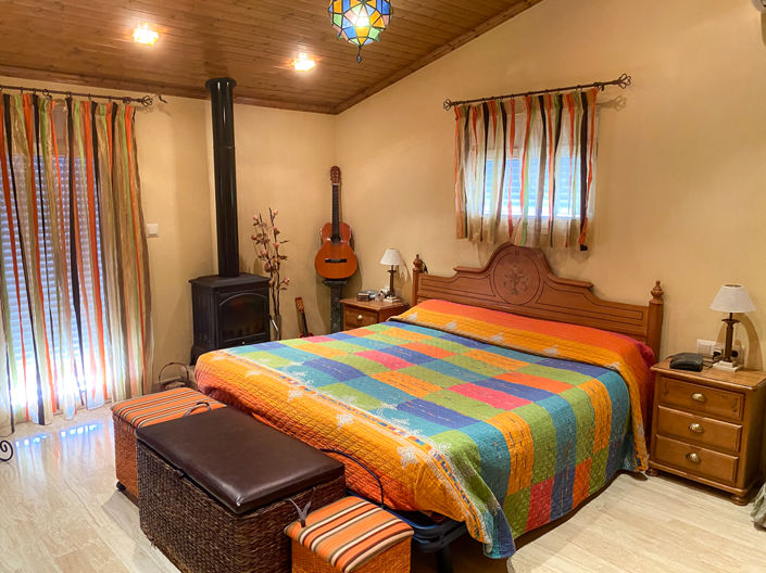 Image No.24-6 Bed Country House for sale