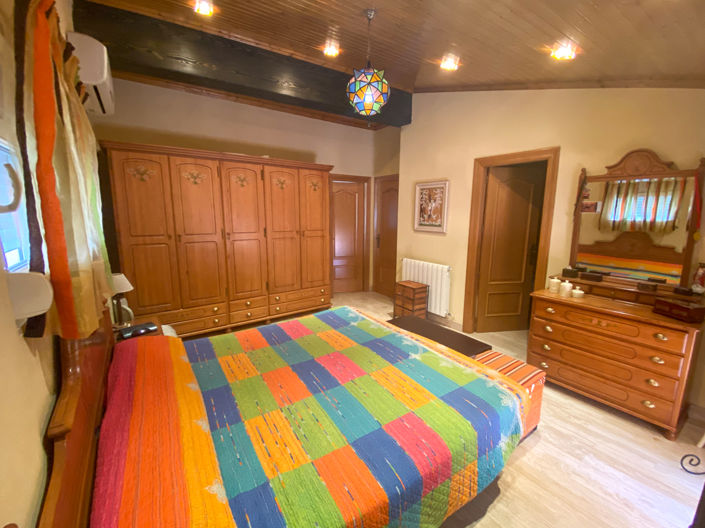 Image No.25-6 Bed Country House for sale