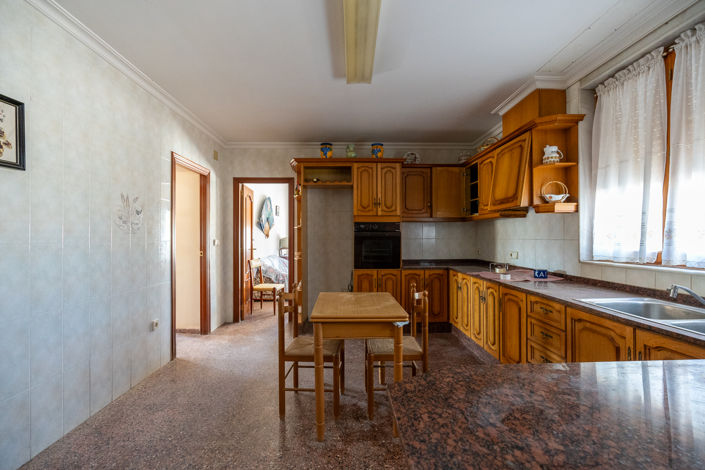 Image No.14-6 Bed Country House for sale