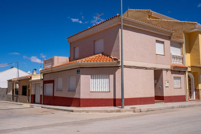 Image No.1-4 Bed Townhouse for sale