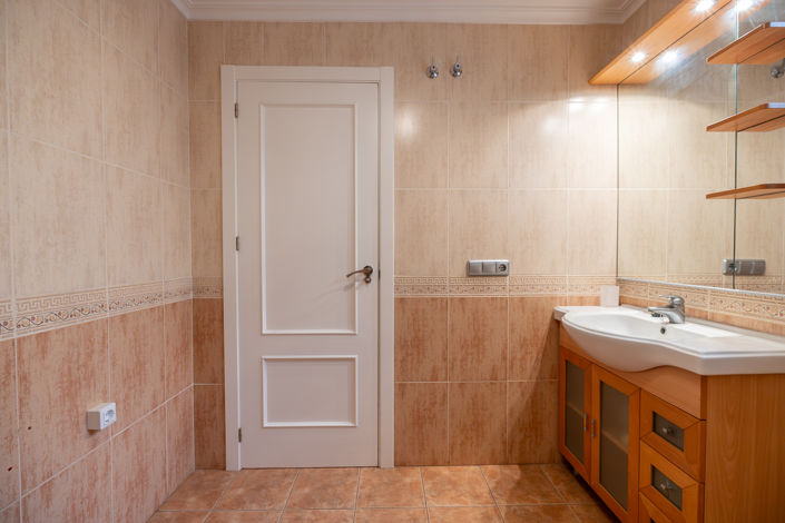 Image No.16-4 Bed Townhouse for sale