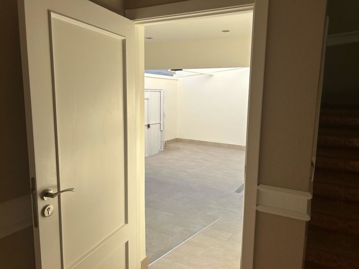 Image No.17-4 Bed Townhouse for sale