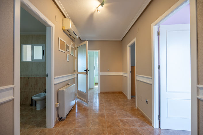 Image No.28-4 Bed Townhouse for sale