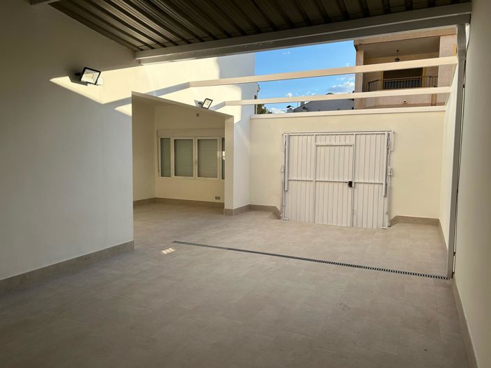 Image No.25-4 Bed Townhouse for sale