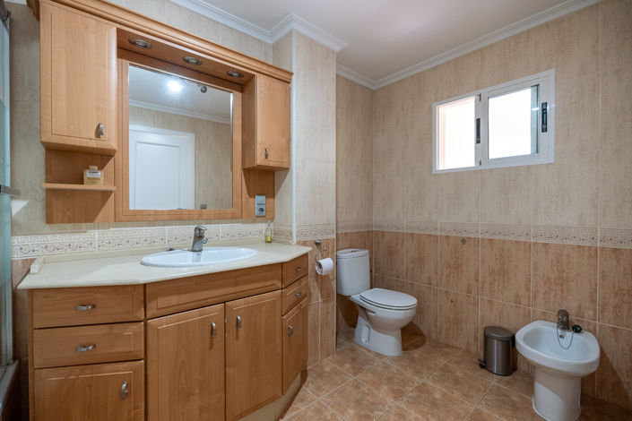 Image No.29-4 Bed Townhouse for sale