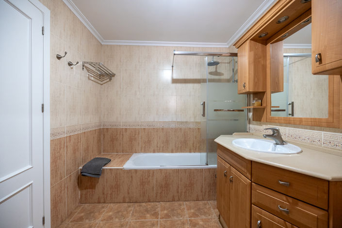 Image No.30-4 Bed Townhouse for sale