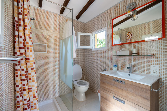 Image No.23-6 Bed Farmhouse for sale