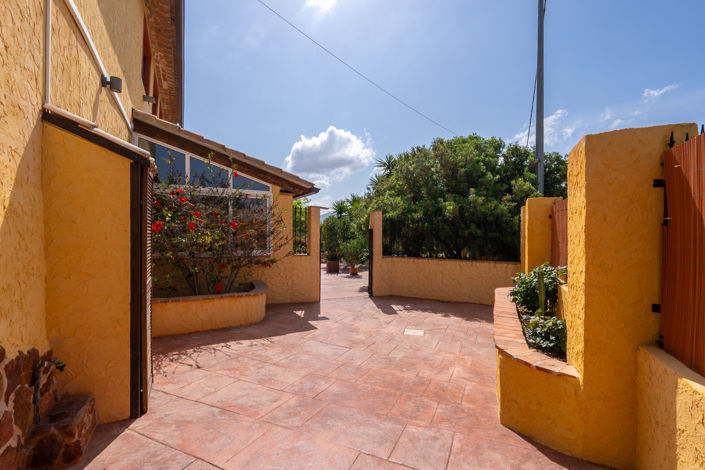 Image No.28-6 Bed Farmhouse for sale