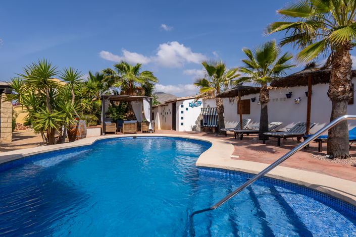 Image No.4-6 Bed Farmhouse for sale