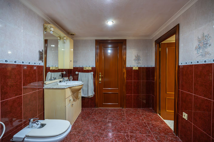 Image No.23-5 Bed Country House for sale