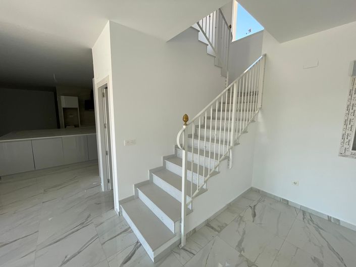 Image No.11-6 Bed Villa for sale