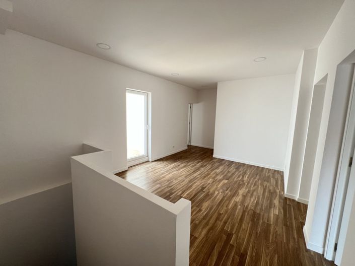 Image No.12-5 Bed Townhouse for sale