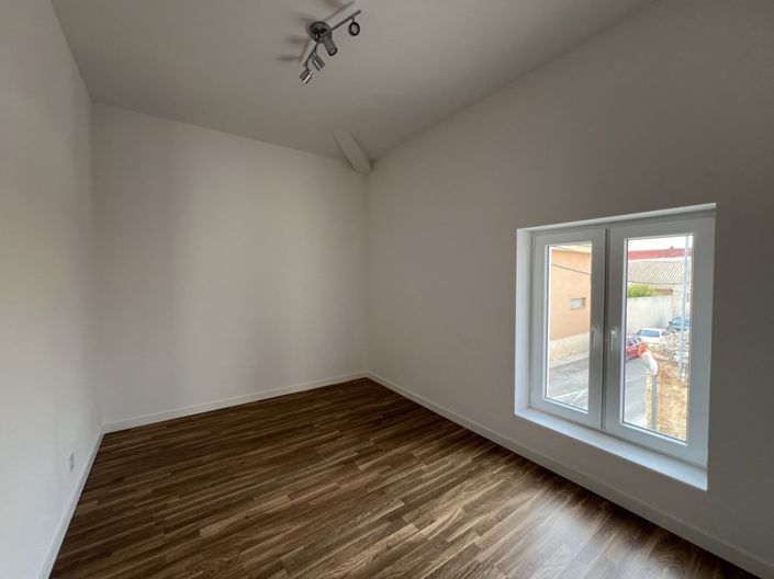 Image No.13-5 Bed Townhouse for sale