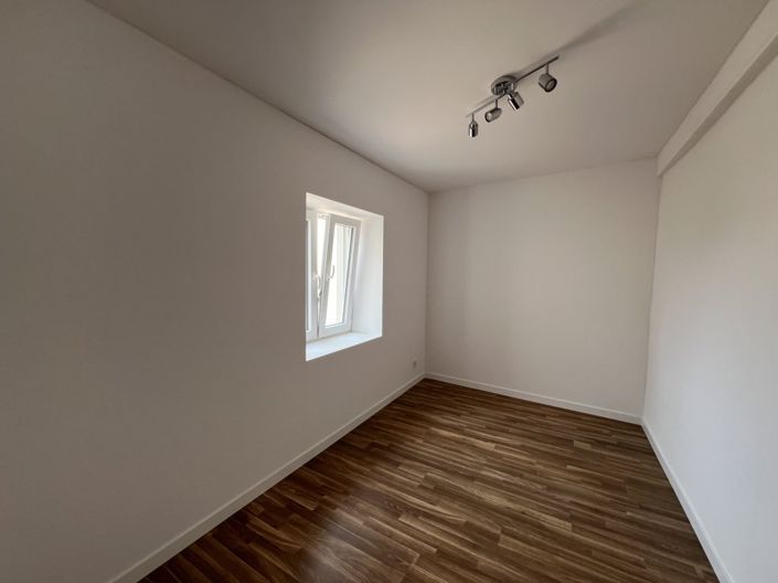 Image No.16-5 Bed Townhouse for sale