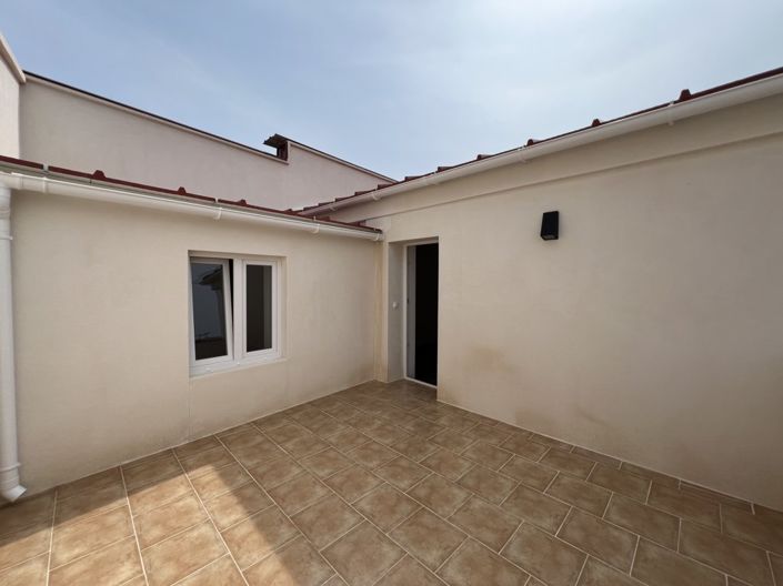 Image No.17-5 Bed Townhouse for sale