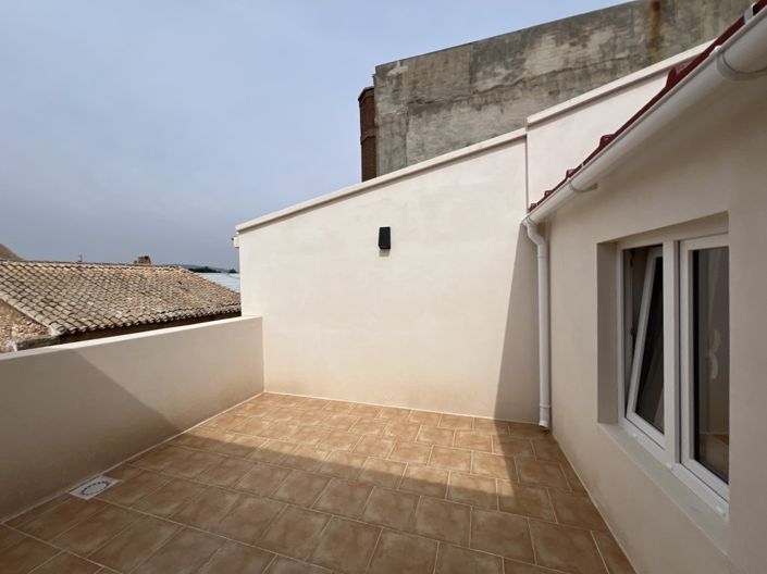 Image No.18-5 Bed Townhouse for sale