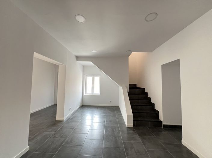 Image No.5-5 Bed Townhouse for sale