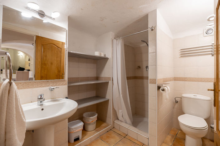 Image No.28-4 Bed Country House for sale