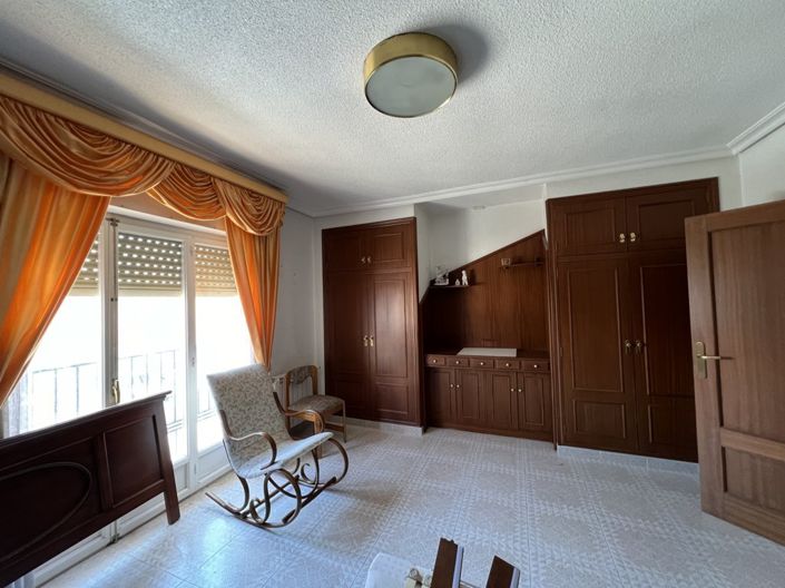 Image No.12-3 Bed Townhouse for sale