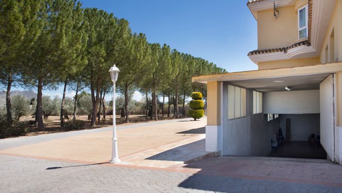 Image No.2-7 Bed Villa for sale