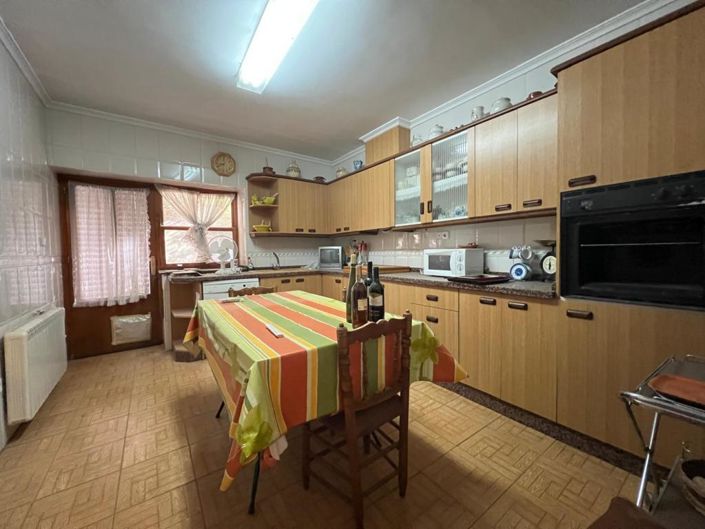 Image No.11-6 Bed Townhouse for sale