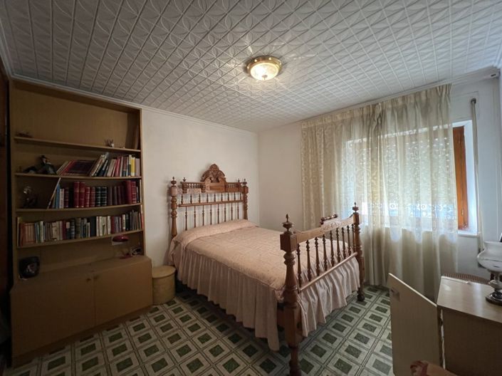 Image No.17-6 Bed Townhouse for sale