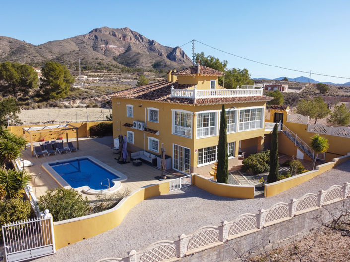 Image No.1-6 Bed Villa for sale