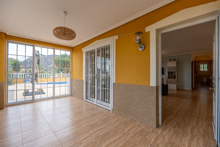 Image No.8-6 Bed Villa for sale