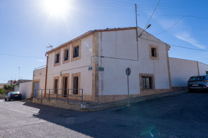 Image No.2-4 Bed Townhouse for sale