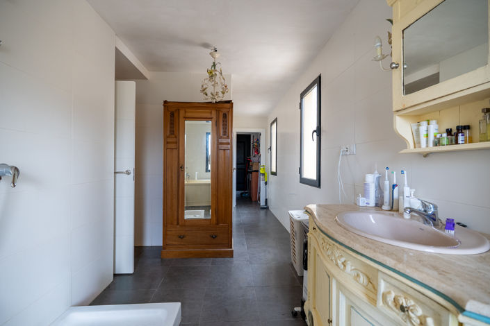 Image No.26-5 Bed Country House for sale