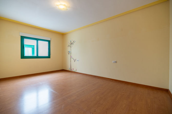 Image No.14-3 Bed Apartment for sale