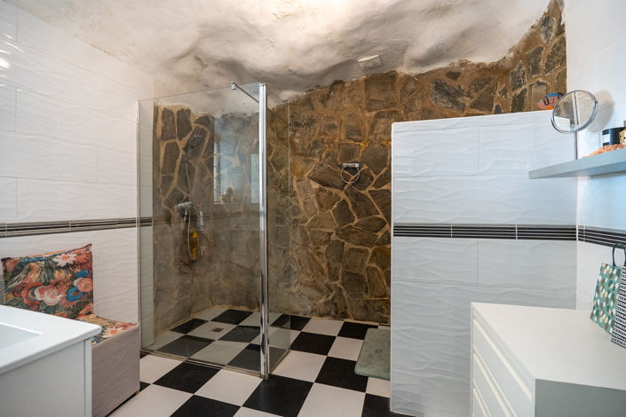 Image No.25-7 Bed Country House for sale