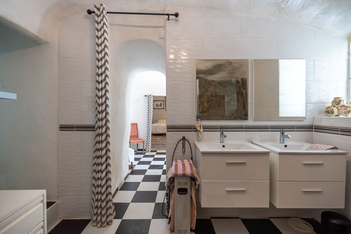 Image No.26-7 Bed Country House for sale