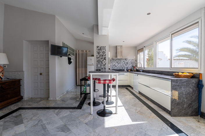 Image No.9-7 Bed Country House for sale