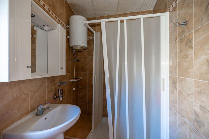 Image No.12-8 Bed Townhouse for sale