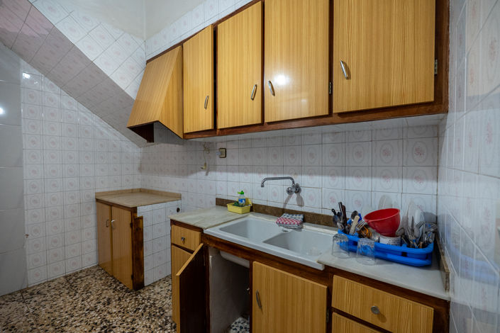 Image No.13-8 Bed Townhouse for sale