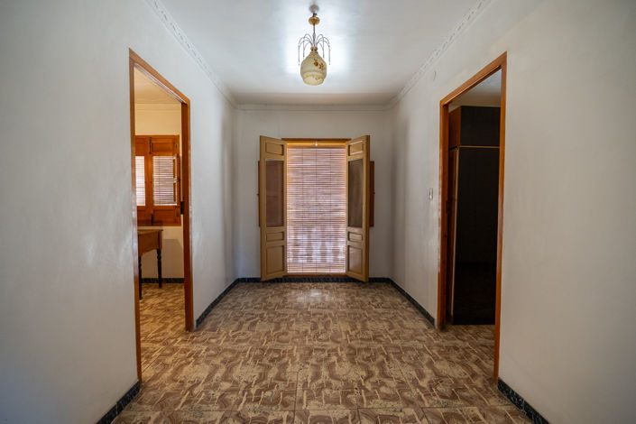 Image No.21-8 Bed Townhouse for sale