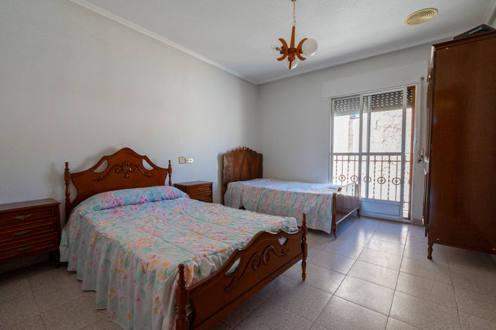 Image No.29-8 Bed Townhouse for sale