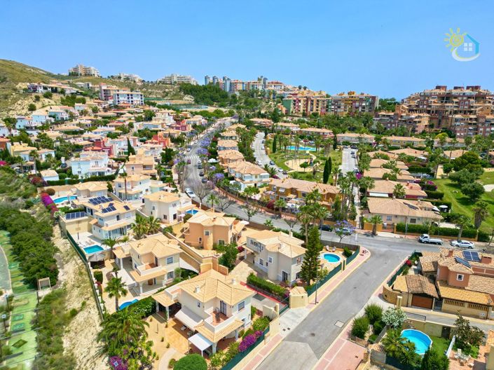 Image No.4-4 Bed Villa for sale