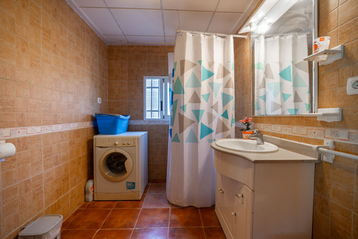 Image No.21-2 Bed Country House for sale