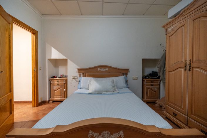 Image No.24-3 Bed Country House for sale