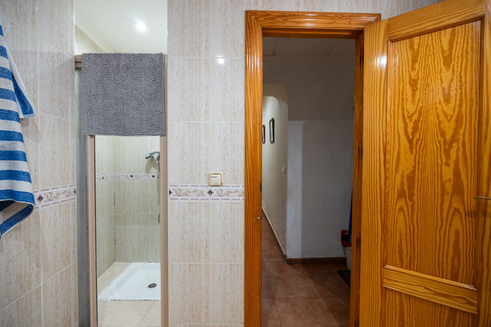 Image No.28-3 Bed Country House for sale