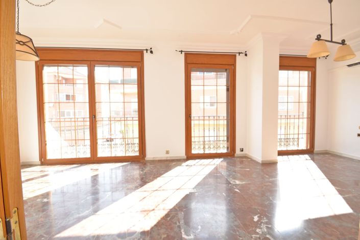 Image No.12-4 Bed Townhouse for sale