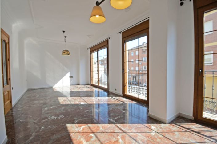 Image No.13-4 Bed Townhouse for sale