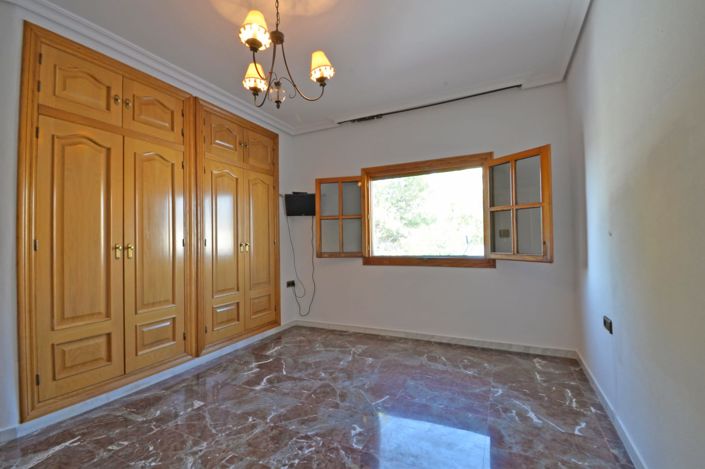 Image No.20-4 Bed Townhouse for sale