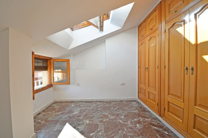 Image No.30-4 Bed Townhouse for sale