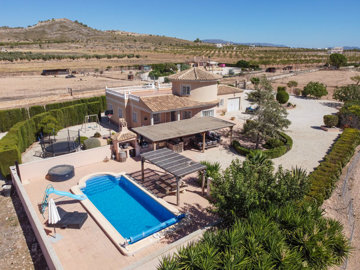 3887lovely4bed3bathvillawguestapartment050925