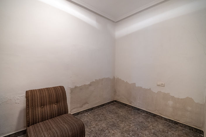 Image No.11-6 Bed Townhouse for sale